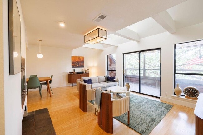 Building Photo - 7320 Cave Hollow Dr