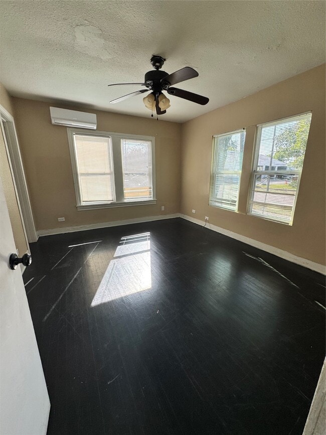 Building Photo - 4603 Canal St