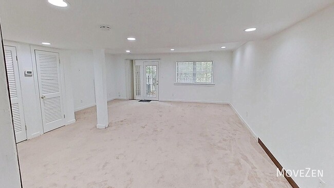 Building Photo - 5813 Nottoway Ct