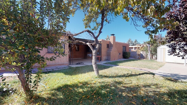 Building Photo - UPTOWN 3/BD 2/BA 1/CP WORKSHOP