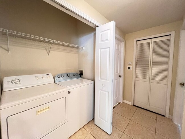 Building Photo - Great Condo for rent!