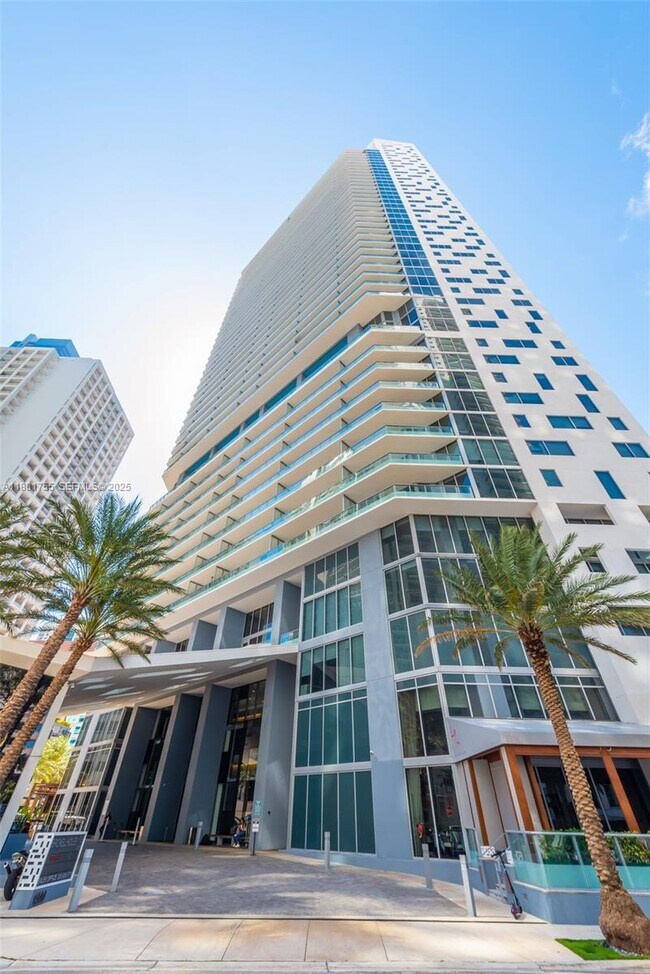 Building Photo - 1300 Brickell Bay Dr