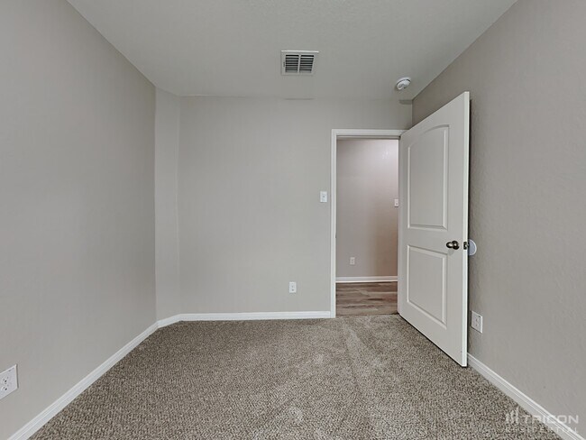Building Photo - 6215 Baywood Cres