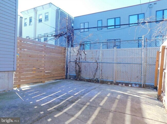 Building Photo - 2142 N Carlisle St