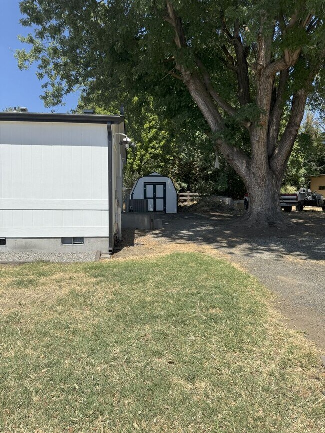 Building Photo - Large Echo home for rent