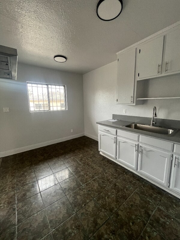 Building Photo - 648 W 92nd St