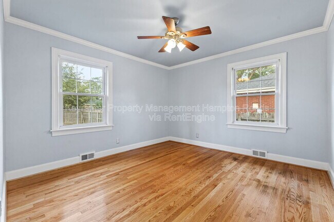 Building Photo - 4900 Briarwood Ln