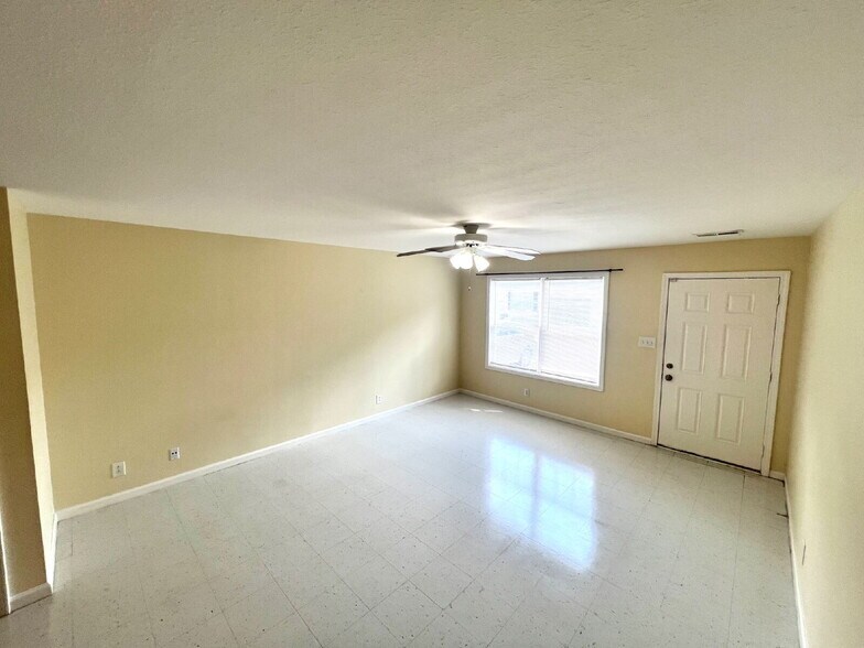 Building Photo - 9103 Pembroke Oak Grove Rd
