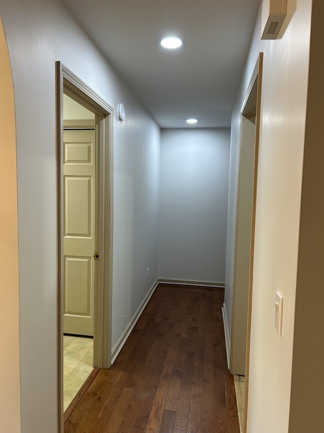 Building Photo - 129 Ivy Ln