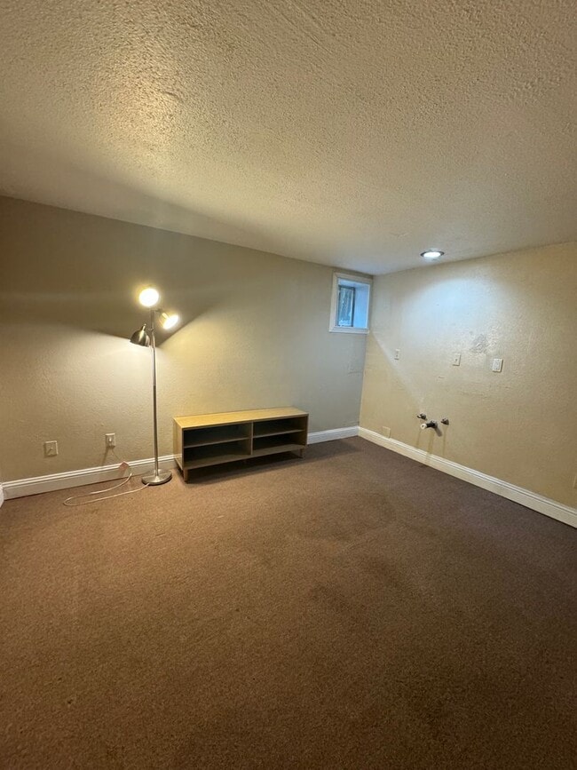 Building Photo - 3 bed 2.5 bath near Pacific Terrace