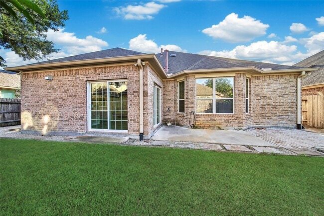 Building Photo - 25208 Forest Ledge Dr