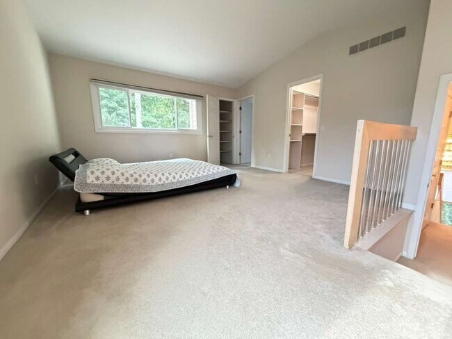 Building Photo - 1154 Bluebird Dr