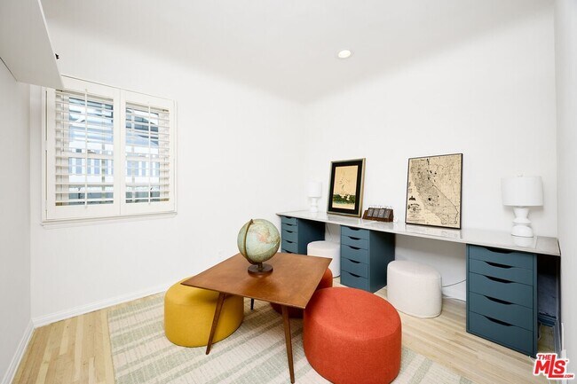 Building Photo - 7822 Bleriot Ave