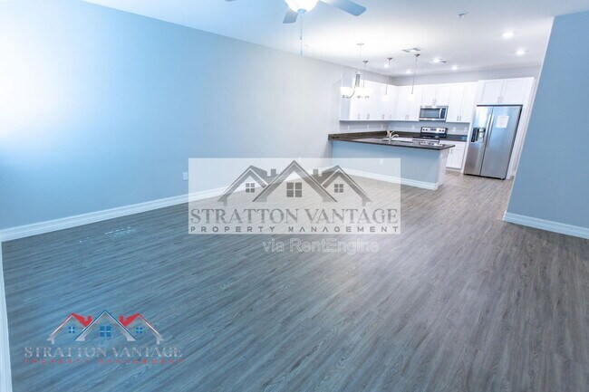 Building Photo - 2821 S Skyline Dr