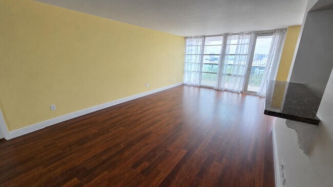 Building Photo - 230 174th St
