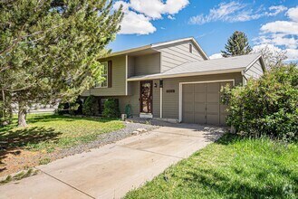 Building Photo - Spacious 3BD 2 Bath Home