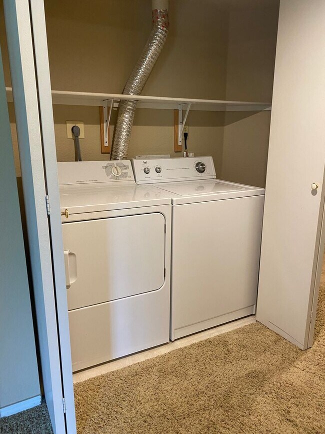 Building Photo - $1700/Mos 1 Bed 1 Bath Lower Level Condo i...