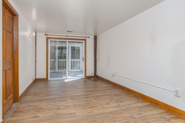 Building Photo - 294 Pleasant St