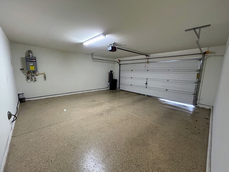 Building Photo - 2964 S Washington St