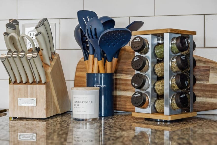 Building Photo - 841 Memorial Dr SE