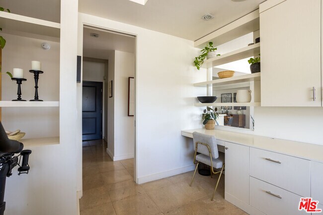 Building Photo - 1155 N La Cienega Blvd