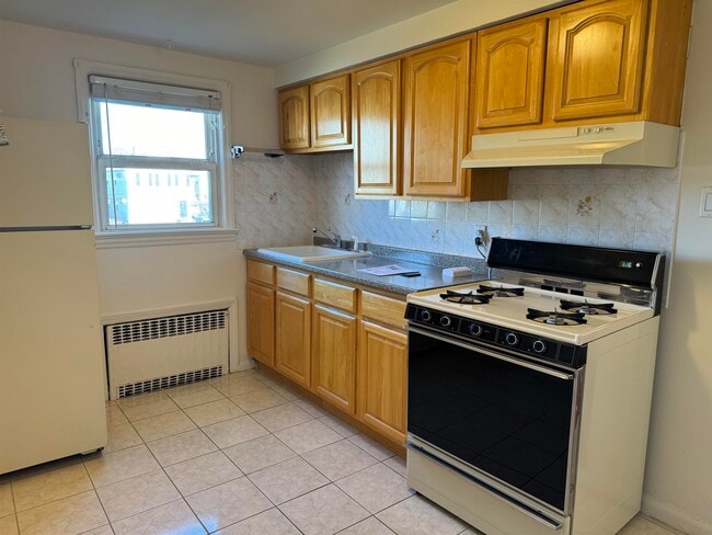 Building Photo - 52 Stover Ave