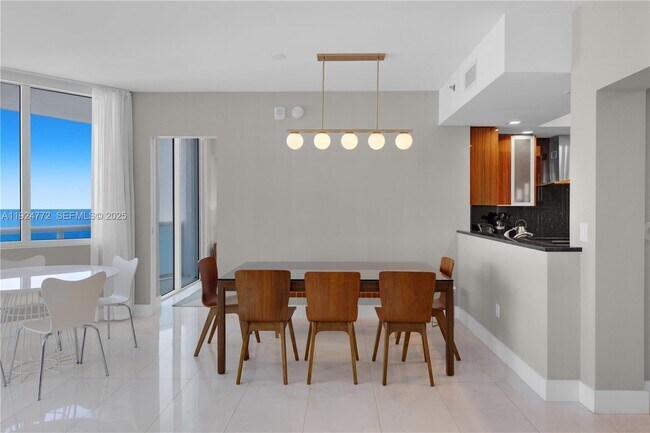 Building Photo - 2711 S Ocean Dr