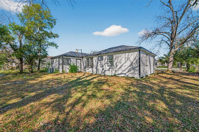Building Photo - 4626 Dewberry St