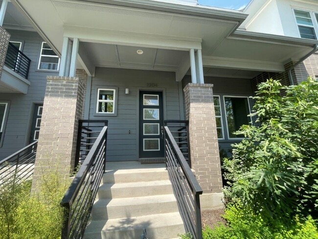 Primary Photo - 2204 Robert Browning St