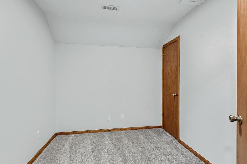 Building Photo - 833 Tyrol Ln