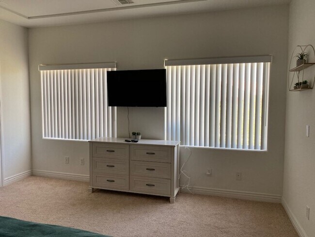 Building Photo - 3 BR + Bonus, Fully furnished, Includes Ut...