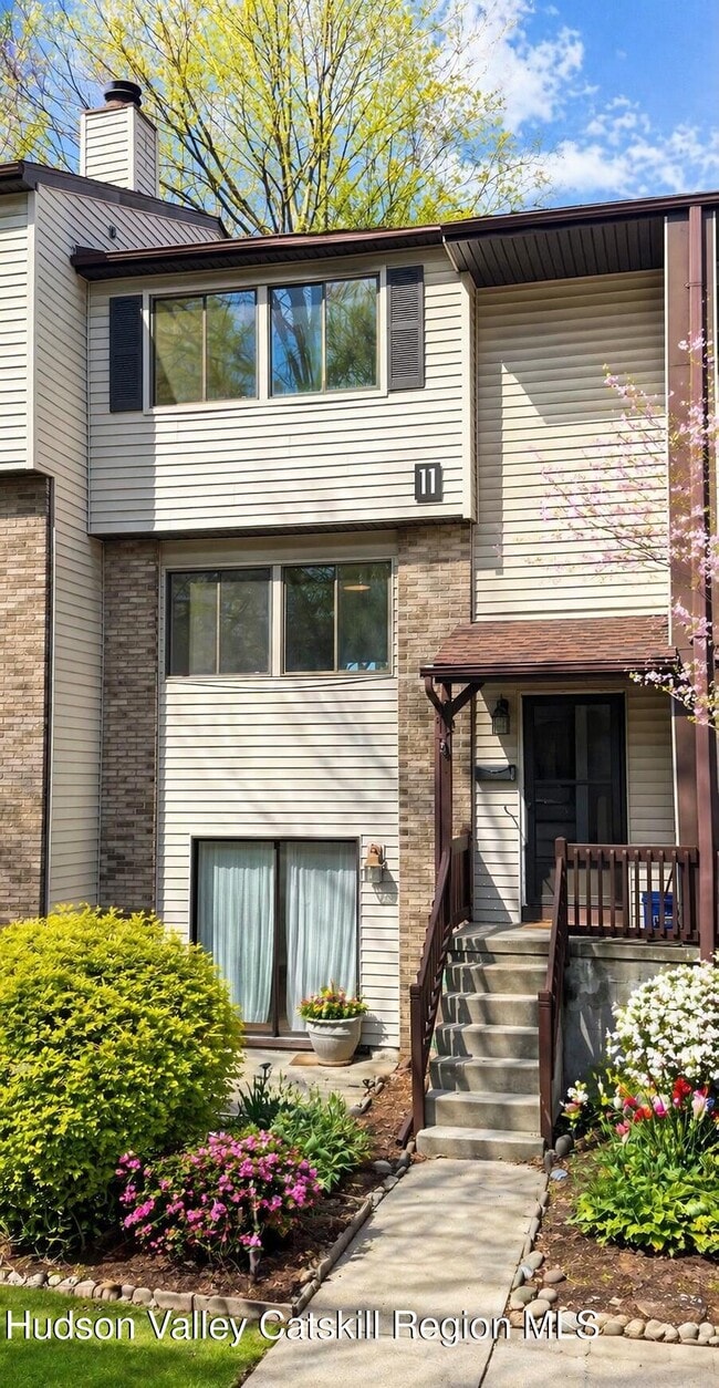 Building Photo - 259 Village Ct