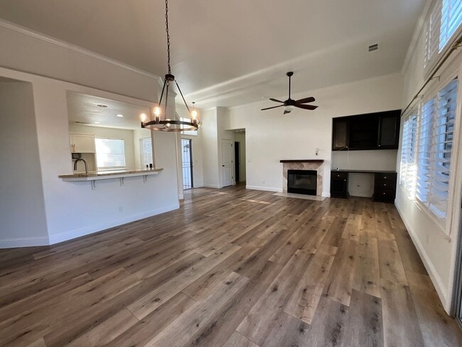 Building Photo - Updated 3 Bedroom 2 Bath Home in Fresno!