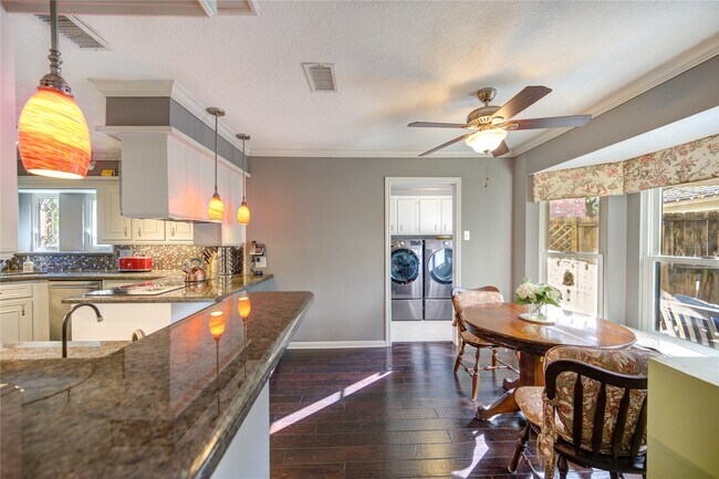 Building Photo - 22526 Cove Hollow Dr