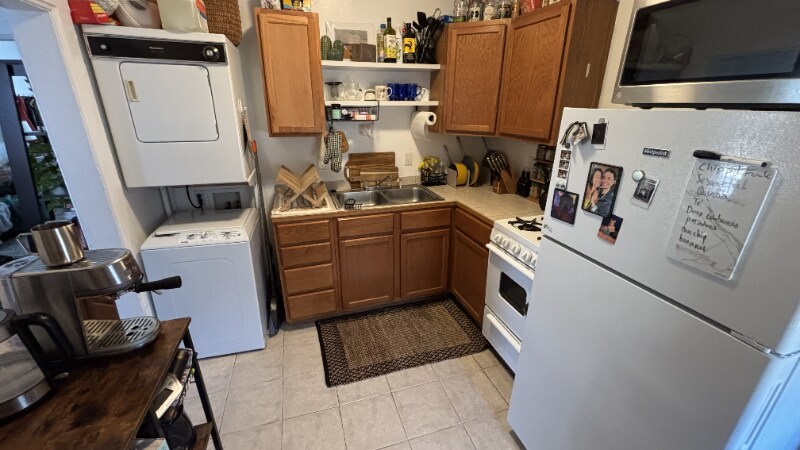 Building Photo - 2557 Grove St