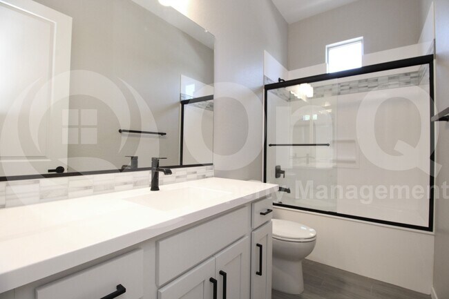 Building Photo - 4245 E Bernice St