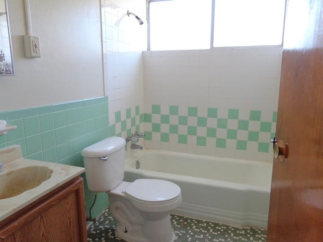 Building Photo - 4407 Chippewa A