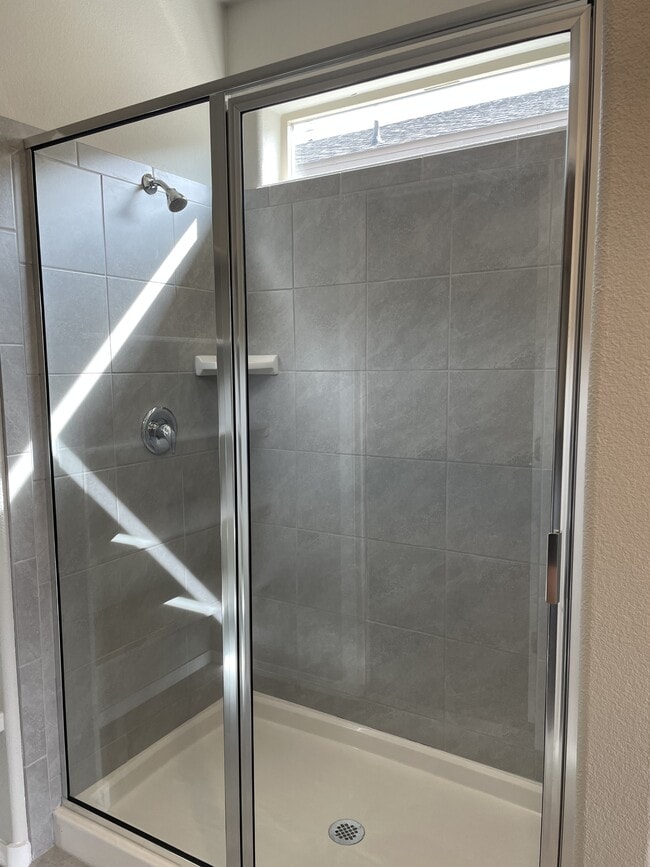 Building Photo - 4868 Longs Peak Rd NE