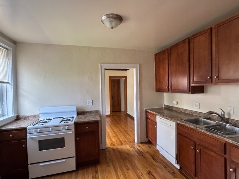 Building Photo - 3562 W Henderson St