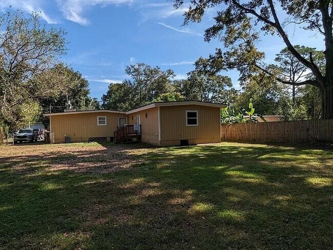 Building Photo - 1809 Tyndall Dr