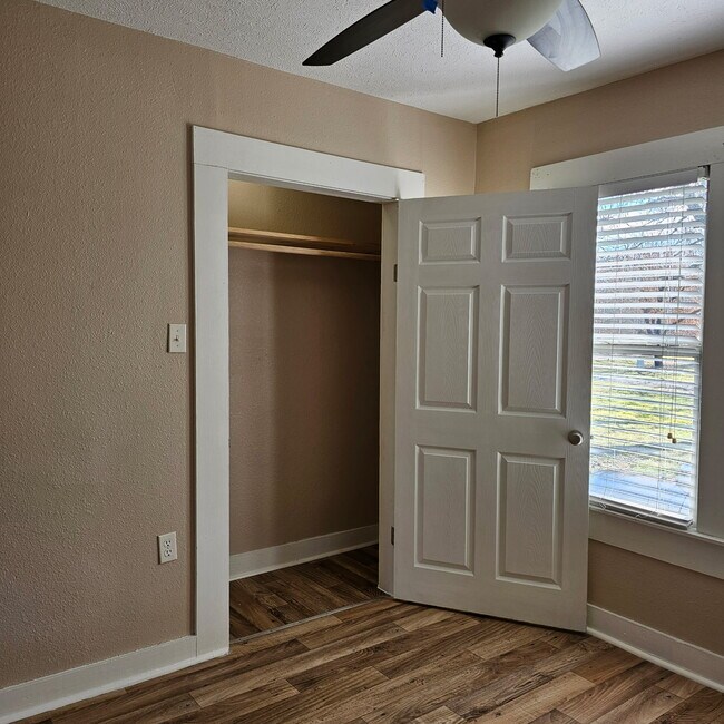 Building Photo - 5051 State Hwy 135 N