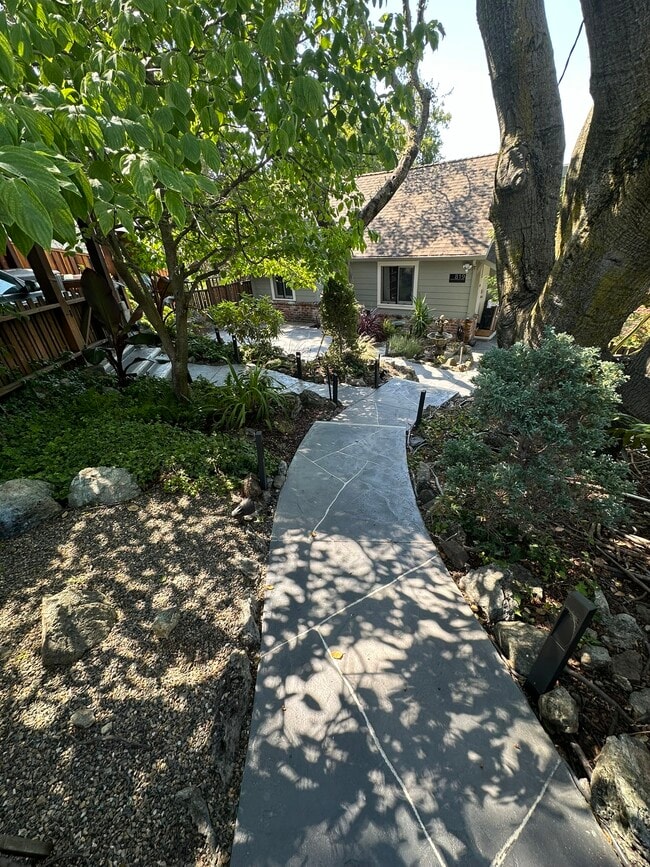 Building Photo - 819 Villa Vista St