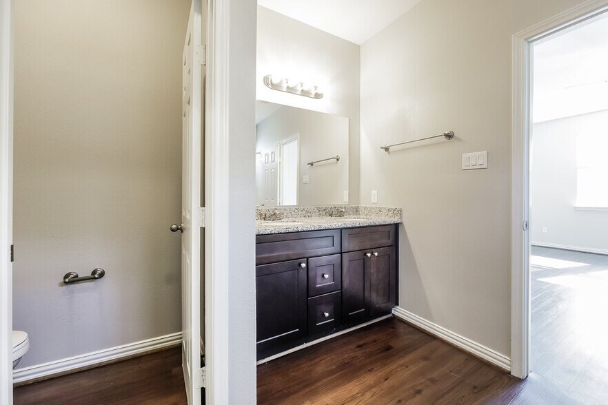 Building Photo - 2818 Mesquite Ridge Dr