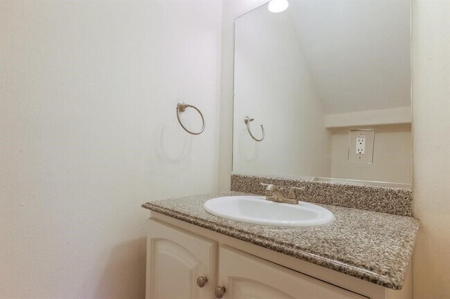 Building Photo - 807 Victoria Lakes Dr