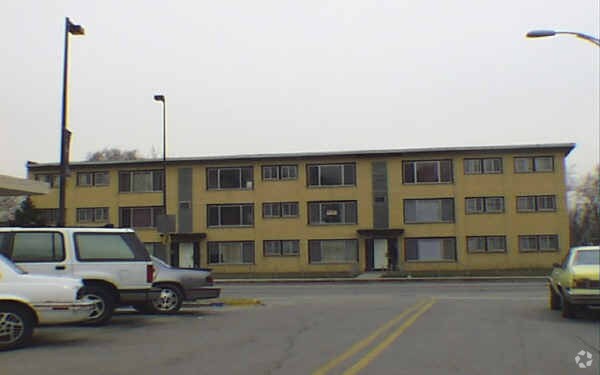 Building Photo - 3201-3205 Saint Charles Rd