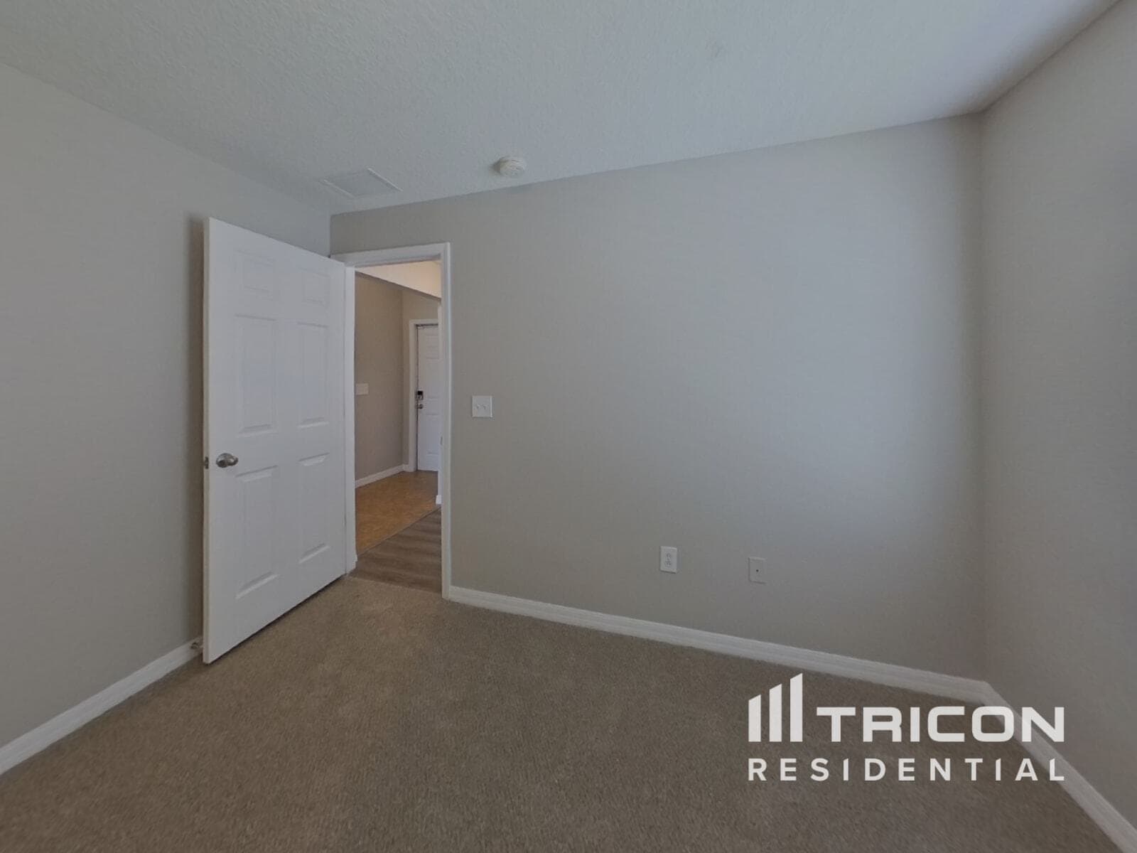 Building Photo - 2304 Roanoke Springs Dr