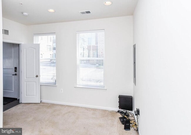 Building Photo - 608 Parkside Pl NE