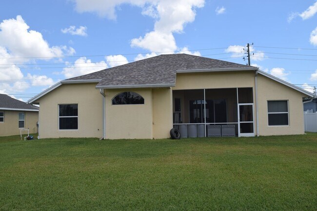 Building Photo - Stunning upgraded and immaculately maintained 3/2/2 home close to Gatlin I-95