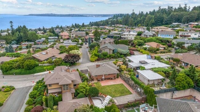 Building Photo - Gorgeous West Seattle Mid-Century Modern w...