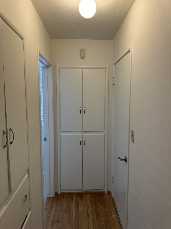 Building Photo - Modesto 1 Bedroom 1 Bathroom Duplex